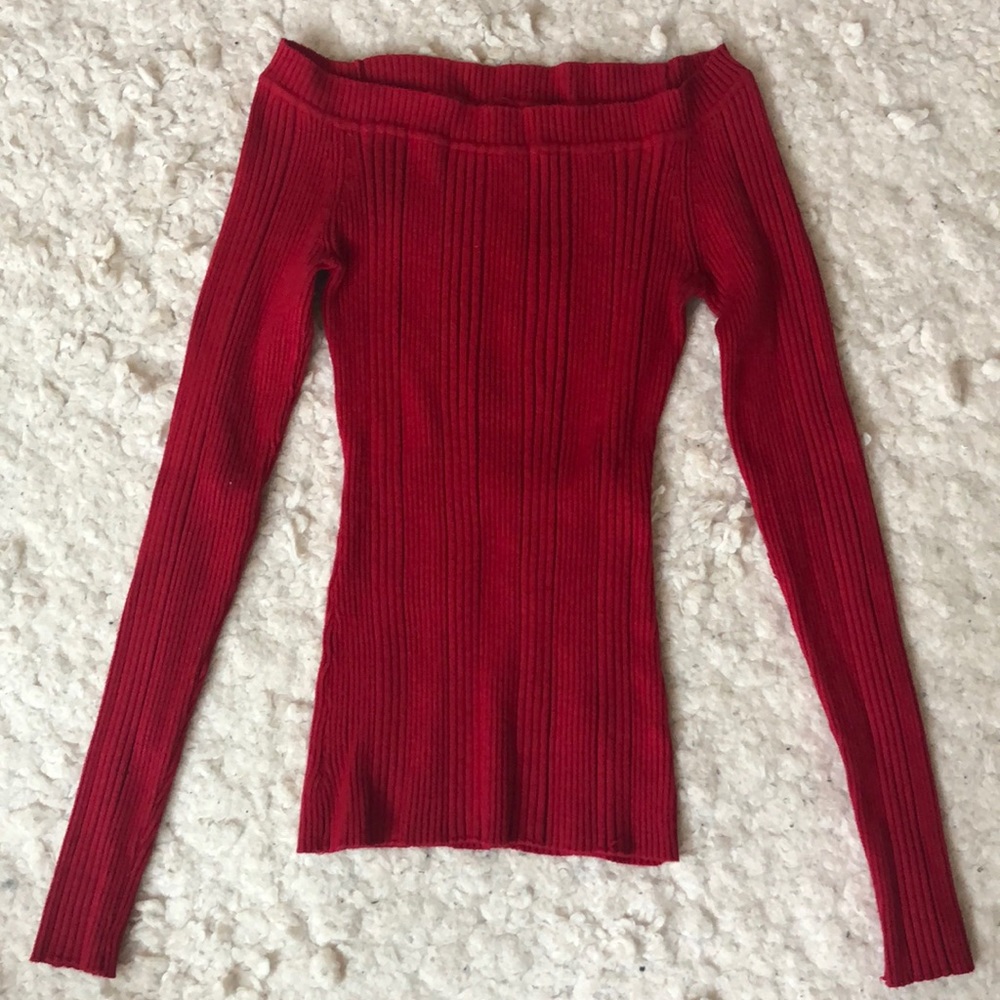 Off the shoulder long sleeve. negotiable!!